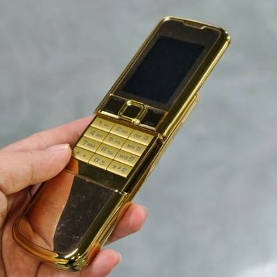 2G GSM Çift SIM Bluetooth Yeni Klasik 8800 Kaydırıcı Cep Telefon 2.4 inç Ekran
